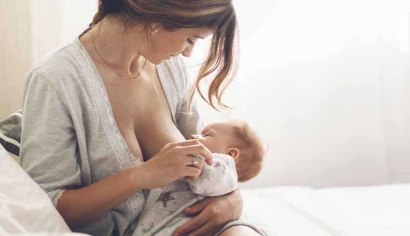 Cuidados importantes com o bebê no 1º mês - amamentação