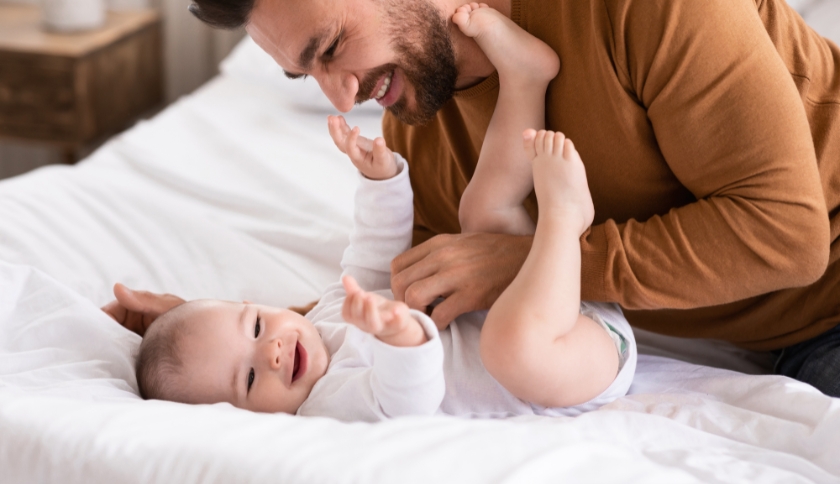 7 brinquedos e brincadeiras para bebês de 3 meses