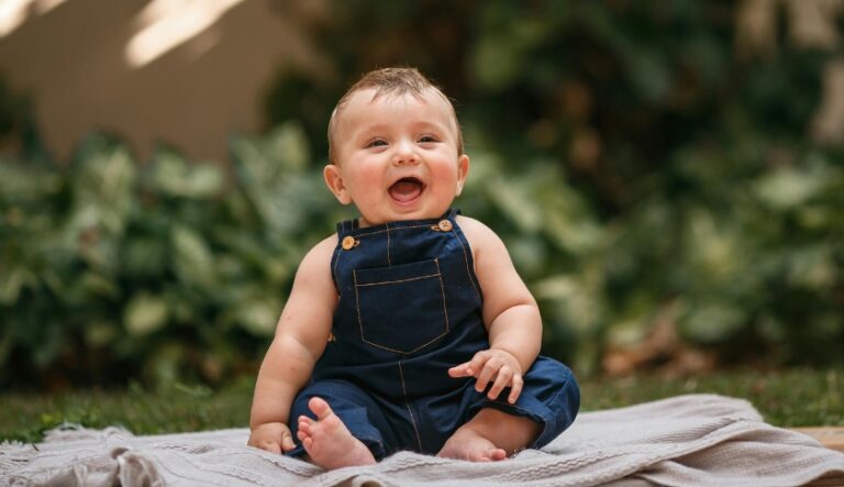 Bebê de 7 Meses: alimentação, sono, peso e desenvolvimento