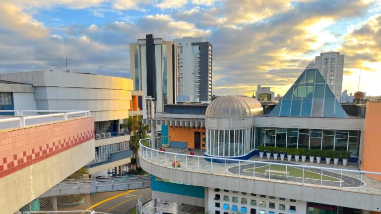 Seu filho falando em inglês desde o Berçário: Conheça a Trilha Bilíngue da Portal Bilingual School