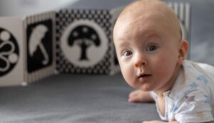 Visão do bebê: estágios até os 12 meses de vida